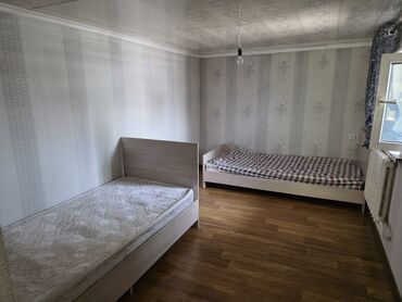 стол и стулья цена: Продаю односпальные кровати с матрасами 
3000 сом 
есть 6 шт