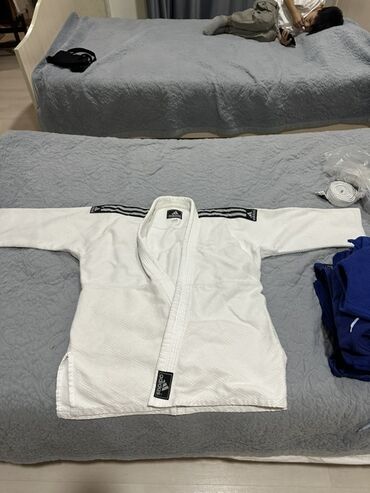 мма форма: Кимоно для дзюдо Adidas (белое) - Верх: плотная жаккардовая ткань с