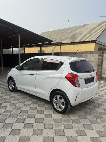 Chevrolet: Chevrolet Spark: 2016 г., 1 л, Вариатор, Бензин, Хэтчбэк — 3
