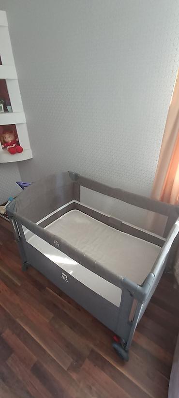 sadə matras: Uşaq üçün qatlanan beşik/park yataq - Rəng: boz - Yanları nəfəsalan — 1