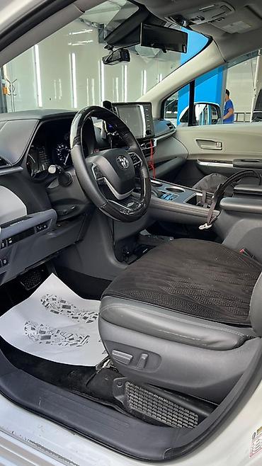 экономия бензин: Toyota Sienna: 2021 г., 2.5 л, Типтроник, Гибрид, Минивэн — 3