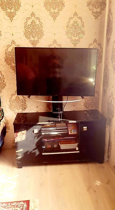tcl c755 купить: Тумба и подставка для телевизора, Б/у, Напольная, Стекло, Самовывоз, цвет - Черный — 1