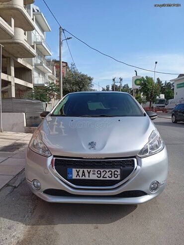 Peugeot 208: 1.4 l. | 2013 έ. 107357 km. Χάτσμπακ