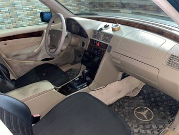 Mercedes-Benz: Mercedes-Benz 240: 2.4 l | 1998 il Sedan — 6