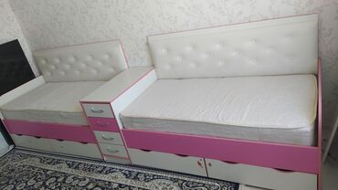 детские спальня: Спальный гарнитур, Двуспальная кровать, цвет - Розовый, Б/у