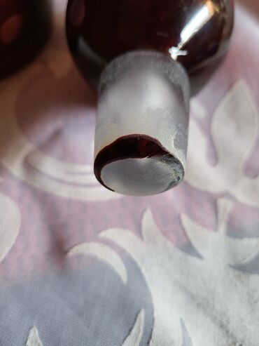 Čaše: Flasa kristal,rubin boje za zestoko pice. 60,70te. Flasa — 14