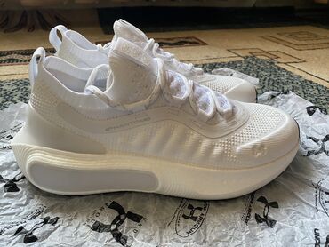 лоро пьяна: Мужские кроссовки, 40, Under Armour, Новый, цвет - Белый, Самовывоз, Платная доставка