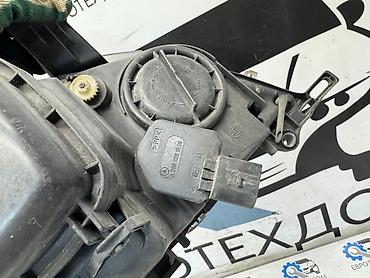 Передние фары: Передняя правая фара Mercedes-Benz 2003 г., Б/у, Оригинал, Германия — 11