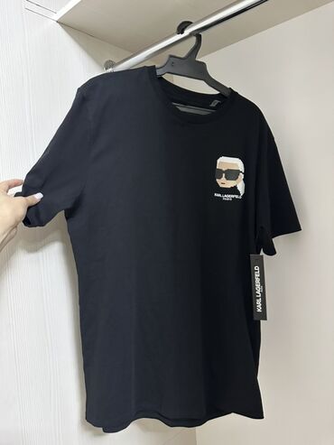 мужские сандали: Эркектердин футболкасы, M (EU 38), Karl Lagerfeld, Жаңы, түсү - Кара, Акысыз жеткирүү, Өзү алып кетүү