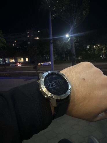 стралная машына: Garmin 6x pro 

коробка зарядка ремешки, часы в хорошем состоянии
