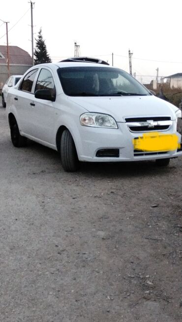 Chevrolet: Chevrolet Aveo sedan – ağ rəng, 4 qapılı, ön ötürücülü şəhər — 9