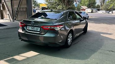 Toyota Camry: 2020 г., 2.5 л, Автомат, Гибрид, Седан — 1