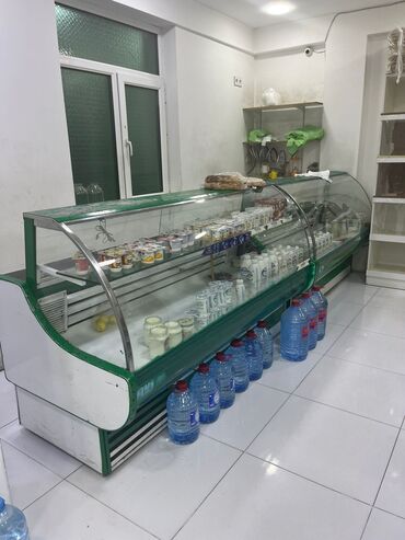 Xəmir yoğuran aparatlar: ✅3 eded vitrin soyuducu satilir. Biri 450 azn. Ölçü 2 m Masazir*afa