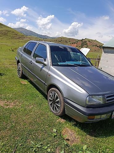 Продажа авто: Volkswagen Vento: 1993 г., Седан — 3
