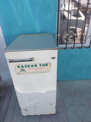 Soyuducular: Salamaleykum. Soyuducu köhnədir. Ancaq işlək vəziyyətdədir. Tə'cili