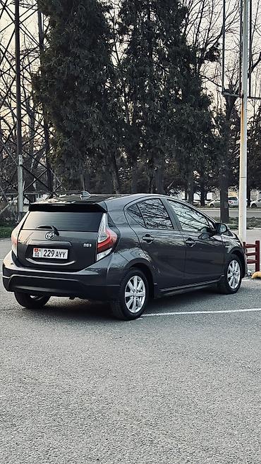 Toyota: Toyota Prius C: 2017 г., 1.5 л, Вариатор, Гибрид, Хэтчбэк — 5