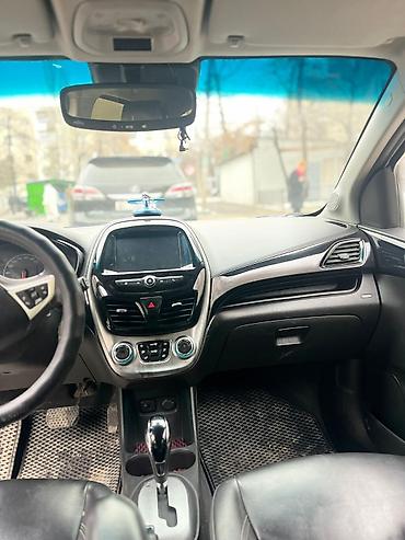 Chevrolet: Chevrolet Spark: 2015 г., 1 л, Вариатор, Бензин, Хэтчбэк — 5