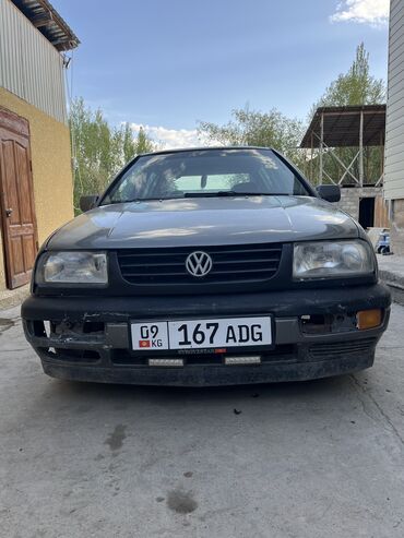 Volkswagen: Volkswagen Vento: 1992 г., 2 л, Механика, Бензин, Седан