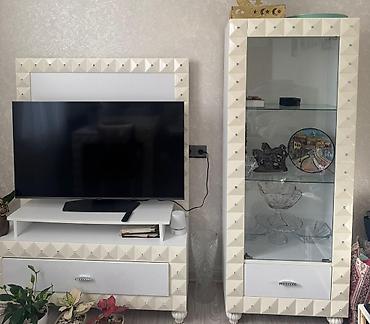 plasmas masalar: İşlənmiş, Düz TV altlığı, Polkalı — 1