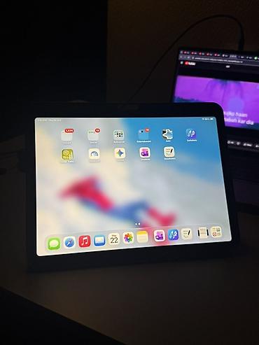 pad 4: Продается iPad Pro 2020 (11 дюймов). Состояние отличное. В комплект — 3