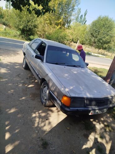 противотуманные фары: Audi 100: 1989 г., Седан