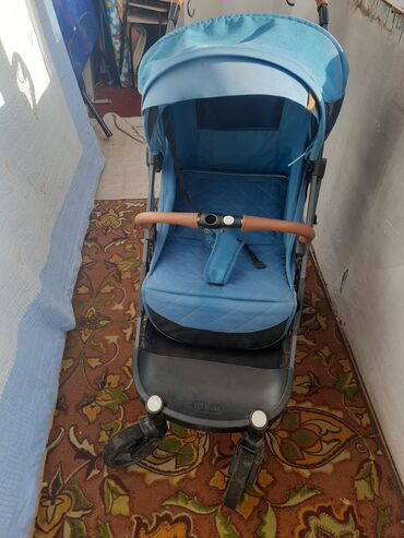 удобные коляски для новорожденных: Коляска, цвет - Голубой, Б/у