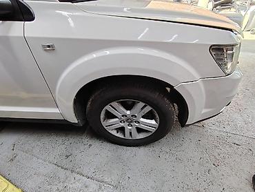 vojni sator: Fiat Freemont desno krilo bela boja — 1
