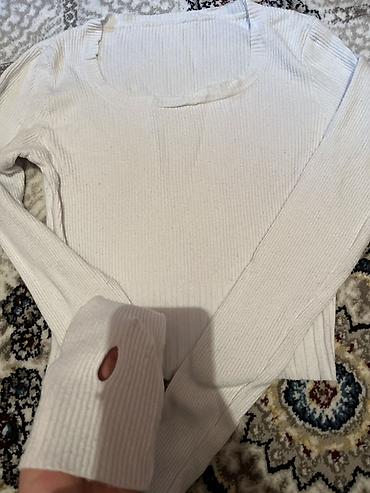 kişi svitşotları: Barmağa keçen kofta Ağ rəngli, nazik zolaqlı (relyefli) trikotaj bluz — 1