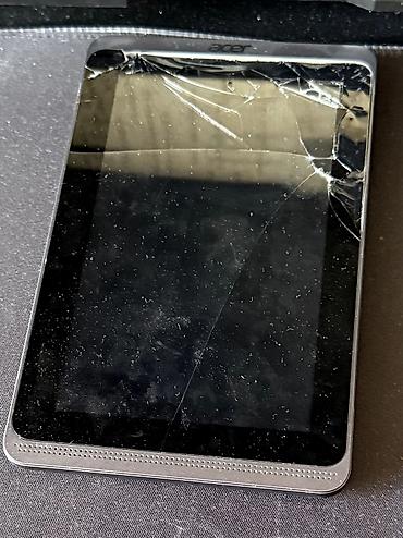apple ipad 8: Acer planşet, 3G və Wi‑Fi dəstəyi ilə. Arxa hissədə micro SIM yuvası — 1