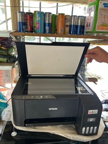 f10 planşet: Epson markalı qara rəngli çoxfunksiyalı printer. Bu model çap, skan və