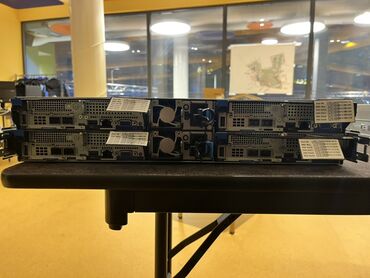 Serverlər: Quanta Computer Inc. şirkətinin istehsalı olan bu server, böyük həcmdə — 5