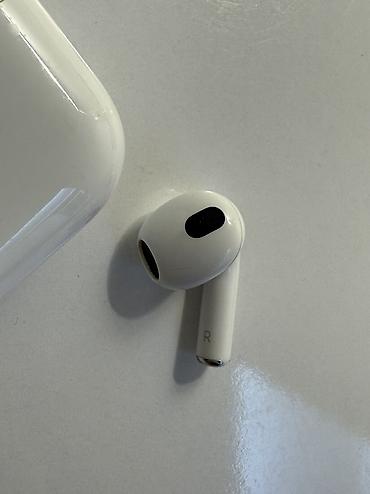Qulaqcıqlar: AirPods hissələri ayrı-ayrılıqda satılır. • AirPods Pro 2 üçün keys — — 4