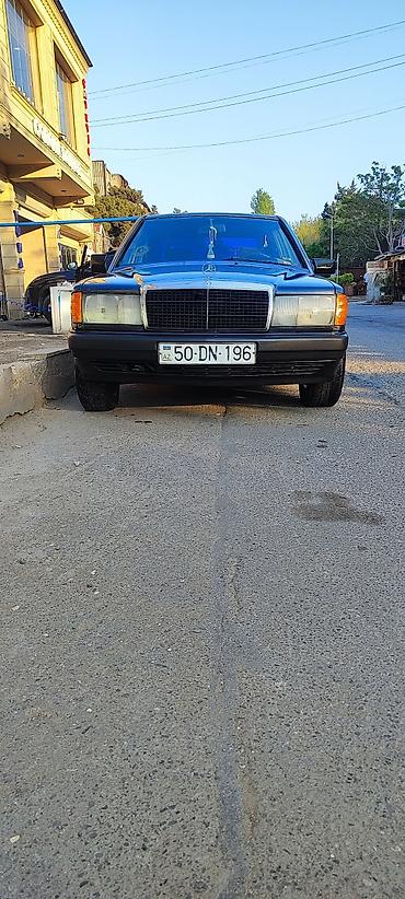 led panel: Mercedes-Benz 190 (W201) sedan - Ban növü: sedan, 4 qapı - Rəng: qara — 1