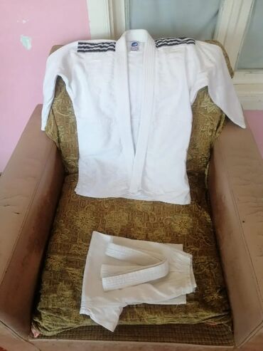 İdman formaları: Məhsul: Judo/ciyudo üçün komplekt formalar Təsvir: - Brend: Adidas — 10
