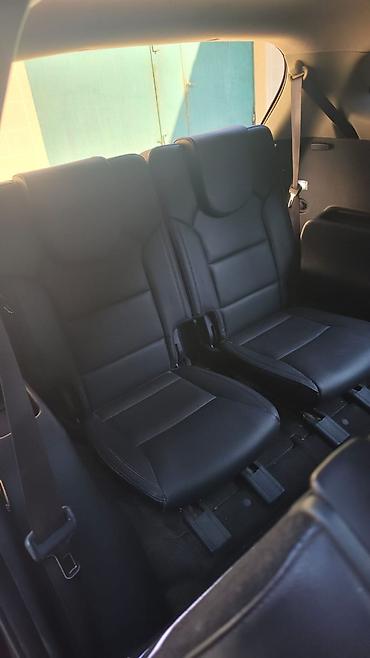 tek oturacaqlar: Kia Carens – 7 yerlik ailəvi miniven Xüsusiyyətlər: - Korpus — 8