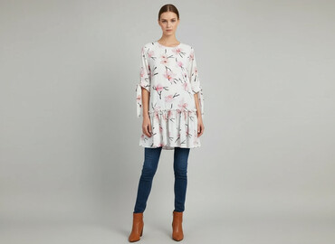 sukienka w kwiaty na wesele plus size: Sukienka damska, rozmiar S