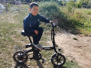 Складной электровелосипед Moma Bikes (серия E-BIKE) компактного