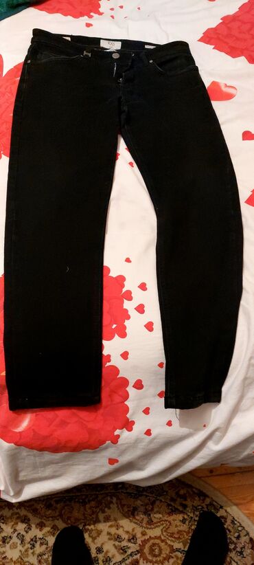 qaqa şalvarı: Qara rəngli cins şalvar - Model: dar kəsim (skinny/slim fit) - Rəng
