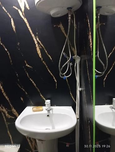 Продажа помещений свободного назначения: Сдается квартира в городе Токмок. Дома есть все, туалет, кухня и 2 — 9