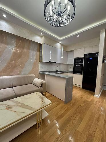 110: İcarəyə verilir 3 otaqlı yeni tikili 110 m², 28 May m. Kateqoriya — 3