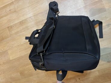 продаю спортивную сумку: Продаю сумку-рюкзак (3в1) Сумка трансформер Можно носить как рюкзак