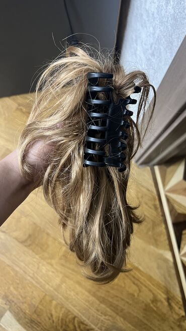 Təbii saçlar, pariklər: Parik, Süni — 11