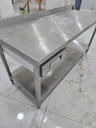 Professional sobalar: *SEVA XİRDALAN* Təmiz nerj materialli masa satilir. İtalyan