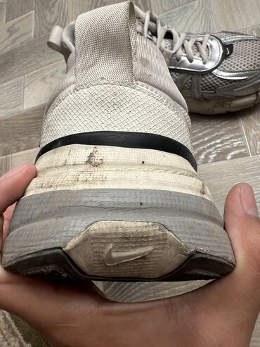 Кроссовки и спортивная обувь: Мужские кроссовки, 40, Nike, Б/у, цвет - Бежевый, Самовывоз, Бесплатная доставка, Платная доставка at lalafo.kg Кроссовки и спортивная обувь: Мужские кроссовки, 40, Nike, Б/у, цвет - Бежевый, Самовывоз, Бесплатная доставка, Платная доставка