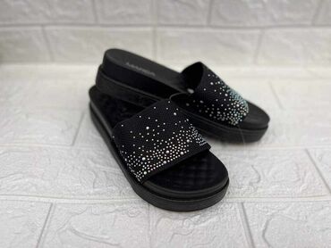 Papuče: 36-40
1600 din
Roba sa kosova na lalafo.rs — 10 Papuče: 36-40
1600 din
Roba sa kosova — 10