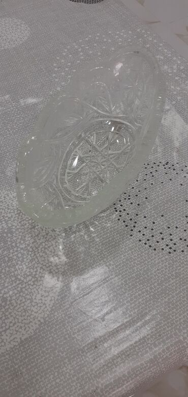 Konfet qabları: 2 ədəd oval formada meyvə qabı + 3 ədəd lodka formada . Hər biri 5azn — 5