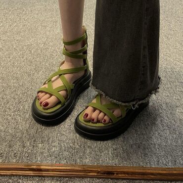 обувь новые: Женские босоножки. Состояние новое