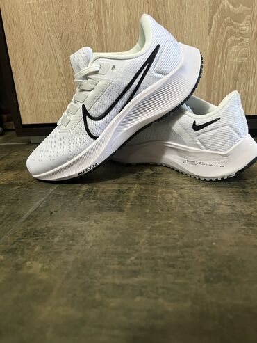 кроссовки 38: Продаю кроссовки Nike air zoom оригинал новый размер 38. На лето