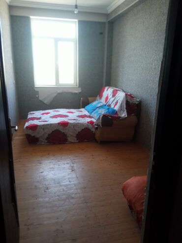 bineqedi sentralni: Bineqedi Sentralnide 4 mertebeli binanin 3 cu mertebesinde 1 otaqli ev