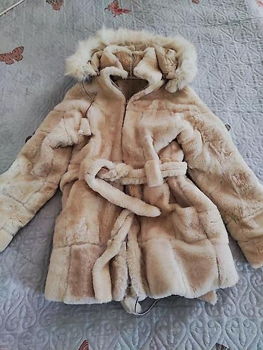 Üst geyimi: Qadınlar üçün qışlıq süni kürk plaş - Rəng: açıq bej/krem - Material — 1
